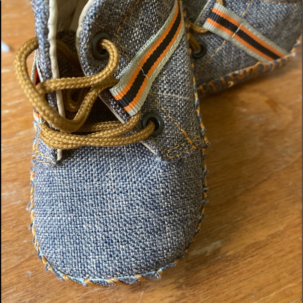 Adoorable little mocassins 3-6 mths - Picture 2 of 6
